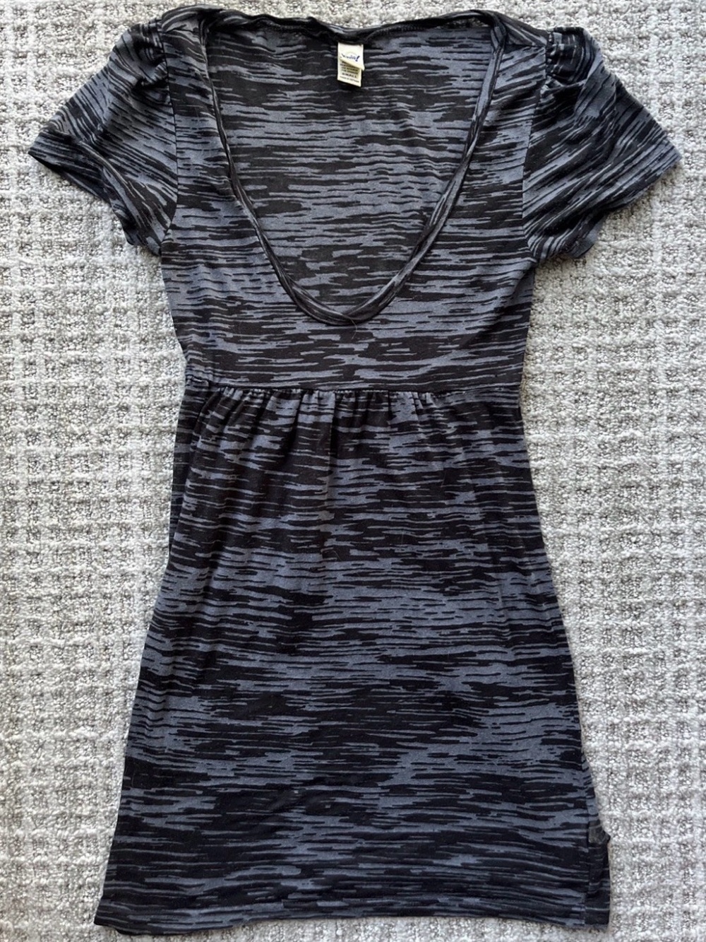 Space-Dye Scoop Neck Tunic in Black and Gray